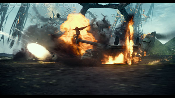last-knight-trailer-170412-1056.jpg