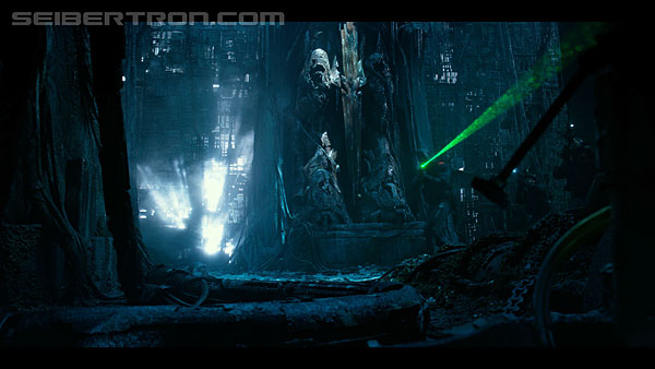 last-knight-trailer-170412-1063.jpg