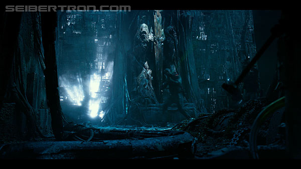 last-knight-trailer-170412-1066.jpg
