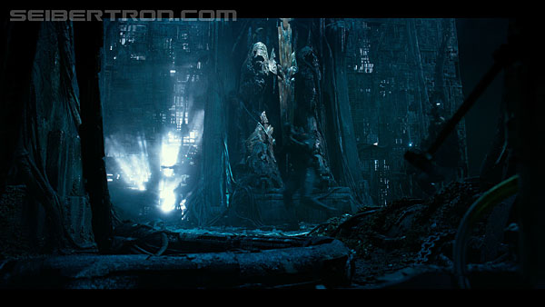 last-knight-trailer-170412-1067.jpg
