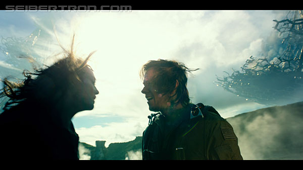 last-knight-trailer-170412-1101.jpg
