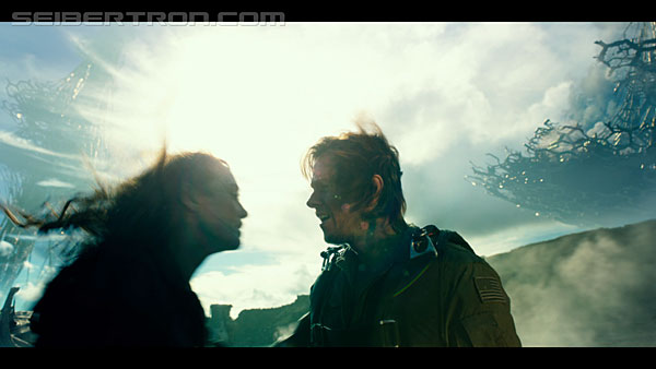 last-knight-trailer-170412-1102.jpg