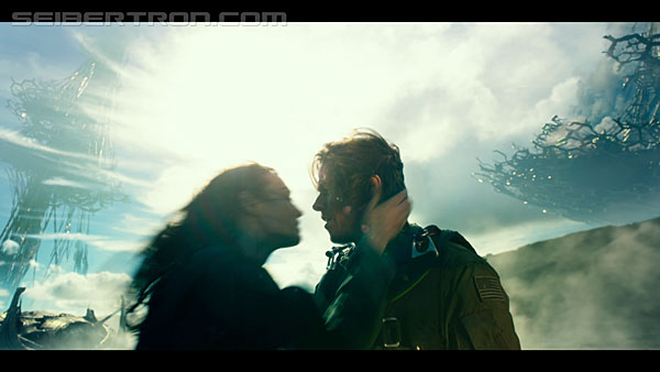 last-knight-trailer-170412-1104.jpg