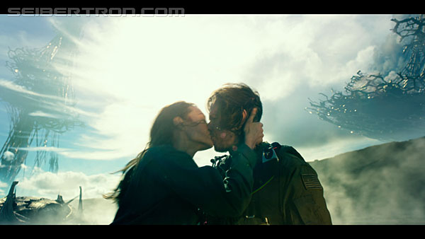 last-knight-trailer-170412-1105.jpg