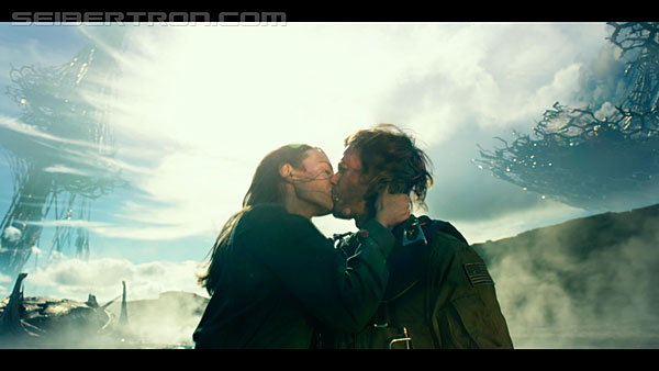 last-knight-trailer-170412-1107.jpg