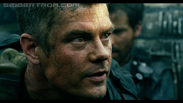 last-knight-trailer-170412-1124.jpg