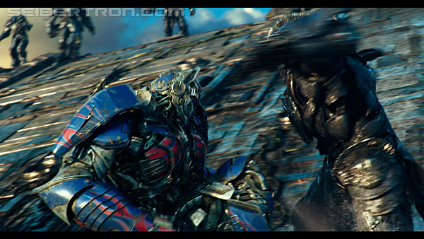last-knight-trailer-170412-1125.jpg