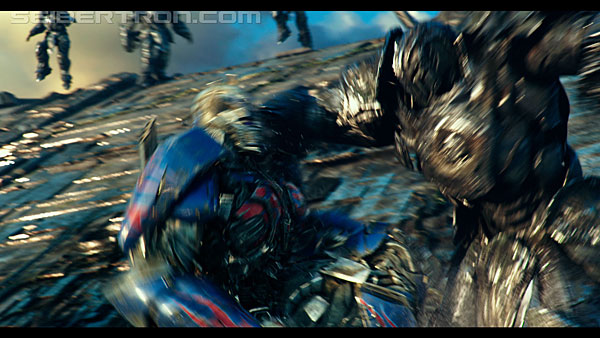 last-knight-trailer-170412-1127.jpg