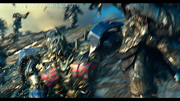 last-knight-trailer-170412-1133.jpg