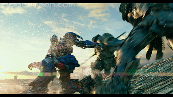 last-knight-trailer-170412-1144.jpg