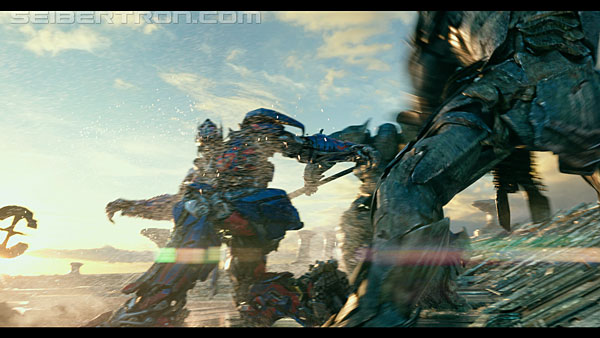 last-knight-trailer-170412-1145.jpg