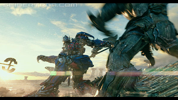 last-knight-trailer-170412-1146.jpg