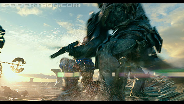 last-knight-trailer-170412-1148.jpg
