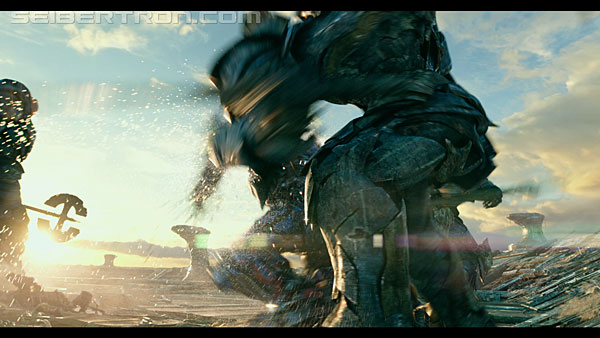 last-knight-trailer-170412-1149.jpg