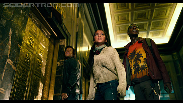 last-knight-trailer-170412-1169.jpg