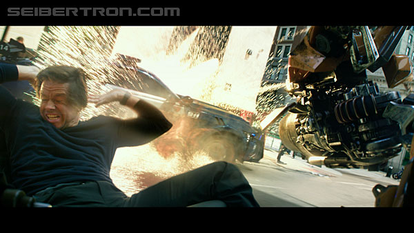 last-knight-trailer-170412-1172.jpg
