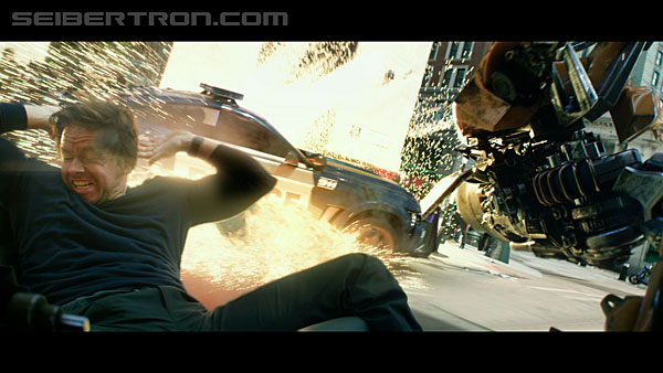 last-knight-trailer-170412-1173.jpg