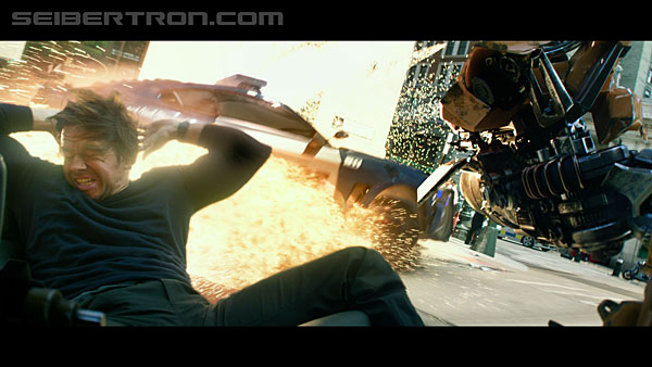 last-knight-trailer-170412-1175.jpg
