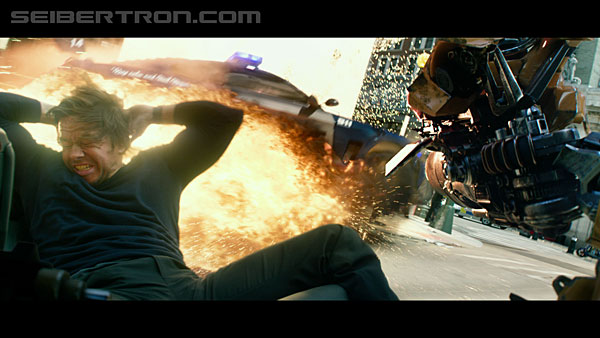 last-knight-trailer-170412-1176.jpg