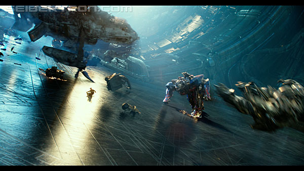 last-knight-trailer-170412-1203.jpg