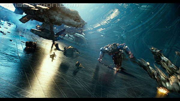 last-knight-trailer-170412-1204.jpg