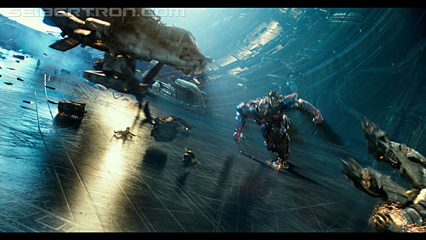last-knight-trailer-170412-1205.jpg
