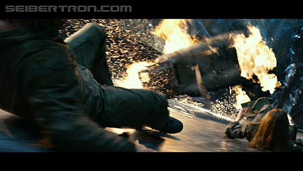 last-knight-trailer-170412-1227.jpg