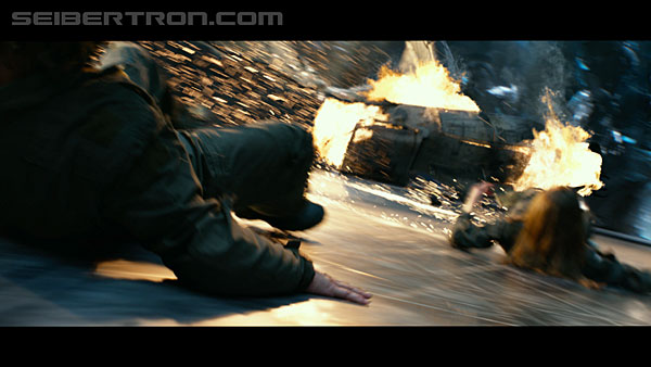 last-knight-trailer-170412-1229.jpg