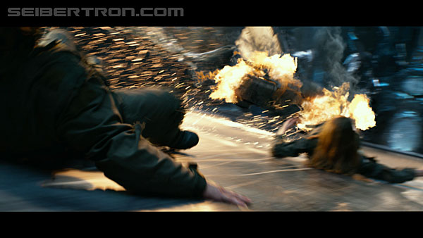 last-knight-trailer-170412-1230.jpg