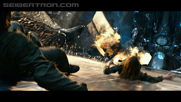 last-knight-trailer-170412-1231.jpg