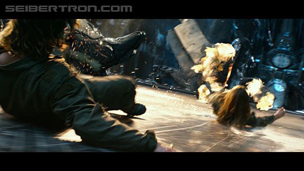 last-knight-trailer-170412-1233.jpg