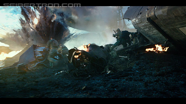 last-knight-trailer-170412-1250.jpg