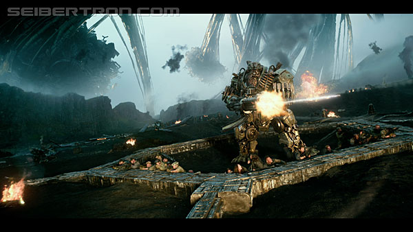 last-knight-trailer-170412-1252.jpg
