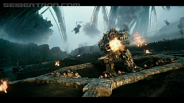 last-knight-trailer-170412-1254.jpg