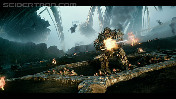 last-knight-trailer-170412-1255.jpg