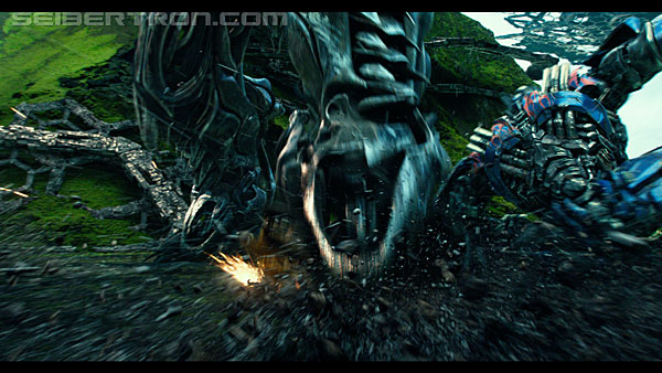 last-knight-trailer-170412-1290.jpg