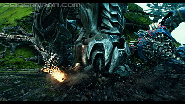 last-knight-trailer-170412-1291.jpg
