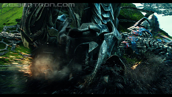 last-knight-trailer-170412-1293.jpg