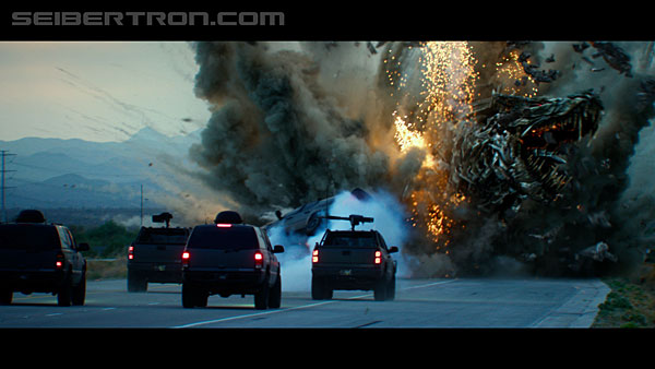 last-knight-trailer-170412-1367.jpg