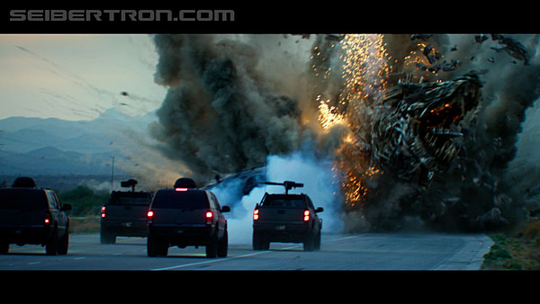 last-knight-trailer-170412-1368.jpg