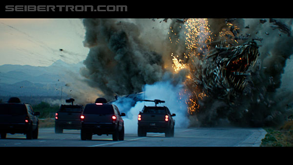 last-knight-trailer-170412-1369.jpg
