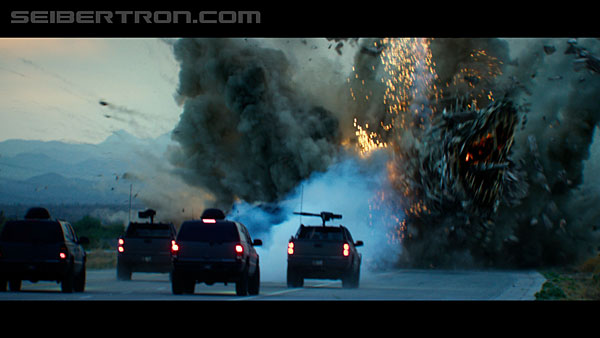 last-knight-trailer-170412-1370.jpg