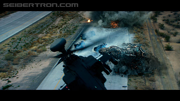 last-knight-trailer-170412-1375.jpg