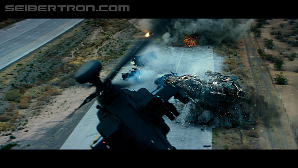 last-knight-trailer-170412-1376.jpg