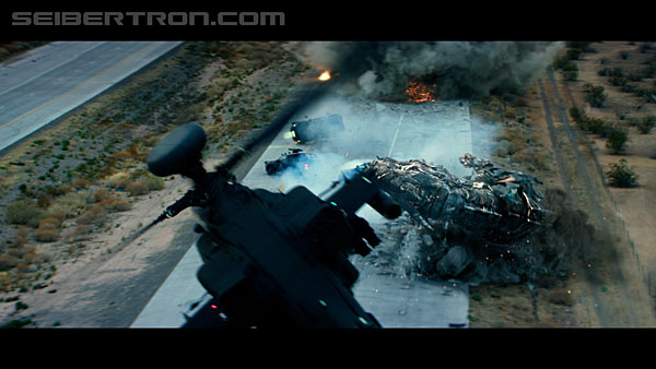 last-knight-trailer-170412-1377.jpg