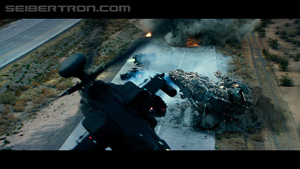 last-knight-trailer-170412-1378.jpg