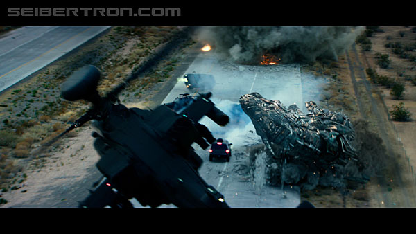 last-knight-trailer-170412-1379.jpg