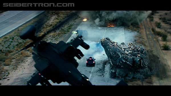 last-knight-trailer-170412-1380.jpg