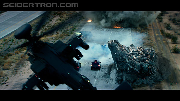 last-knight-trailer-170412-1381.jpg