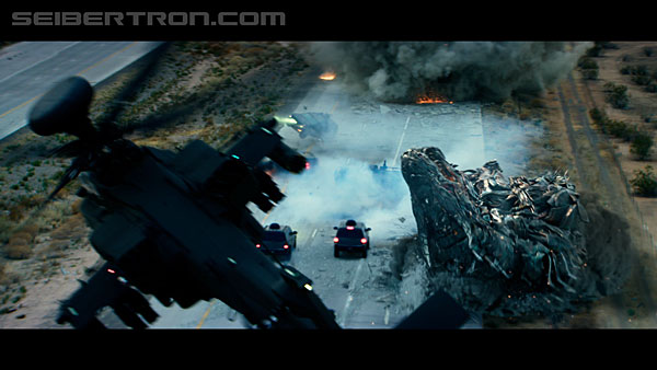 last-knight-trailer-170412-1382.jpg